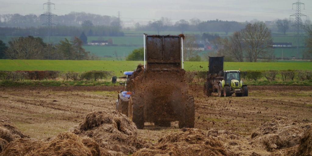 Epandage en Angleterre ©James T M Towill